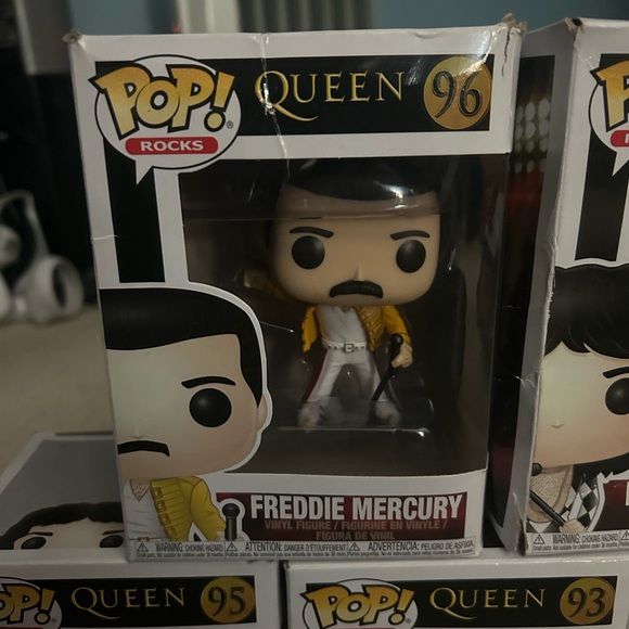 Funko Pop Queen Set (Lot 5) - Picture 3 of 7